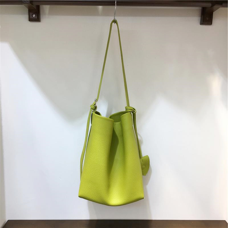 High-Quality Minimalist Lychee Pattern Women's Single Shoulder Crossbody Bucket Bag - Large Capacity Tote for Everyday Use High-Quality Minimalist Lychee Pattern Women's Single Shoulder Crossbody Bucket Bag - Large Capacity Tote for Everyday Use