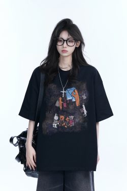 High Street Graffiti Short-Sleeve T-Shirt for Women - Casual Loose-Fit Summer Tee with "Sit and Eat" Graphic, Trendy Urban Style