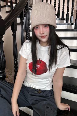 High-Stretch Slim Fit Short-Sleeve T-Shirt for Women with Fun Apple Print - Korean Style Cotton Top