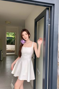 High Waist A-Line Short Skirt for Tall Women - Elegant Spring Summer Dress with Square Neck and Spaghetti Straps, Slimming Fit