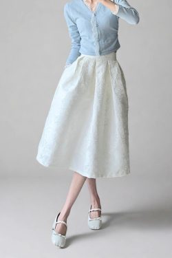 High-Waisted Black Vintage Jacquard Puff Skirt - Women's A-Line Half Skirt in Elegant Chinese Style, Slimming Design for a Chic Look