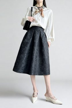 High-Waisted Black Vintage Jacquard Puff Skirt - Women's A-Line Half Skirt in Elegant Chinese Style, Slimming Design for a Chic Look