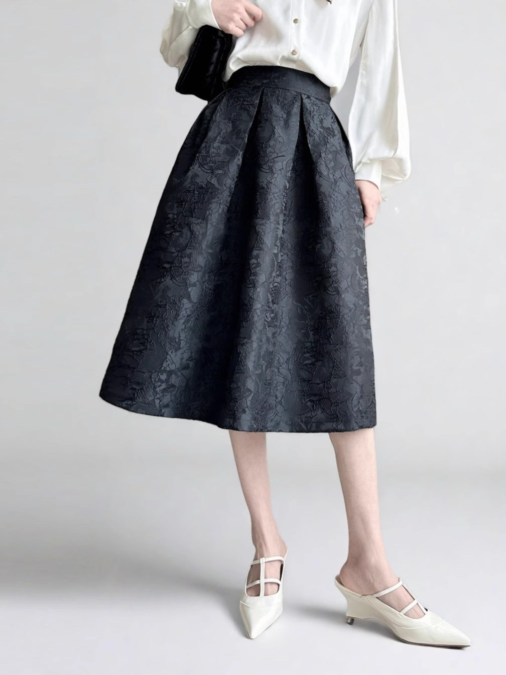 High-Waisted Black Vintage Jacquard Puff Skirt - Women's A-Line Half Skirt in Elegant Chinese Style, Slimming Design for a Chic Look High-Waisted Black Vintage Jacquard Puff Skirt - Women's A-Line Half Skirt in Elegant Chinese Style, Slimming Design for a Chic Look