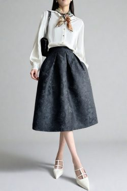 High-Waisted Black Vintage Jacquard Puff Skirt - Women's A-Line Half Skirt in Elegant Chinese Style, Slimming Design for a Chic Look