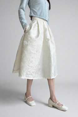 High-Waisted Black Vintage Jacquard Puff Skirt - Women's A-Line Half Skirt in Elegant Chinese Style, Slimming Design for a Chic Look