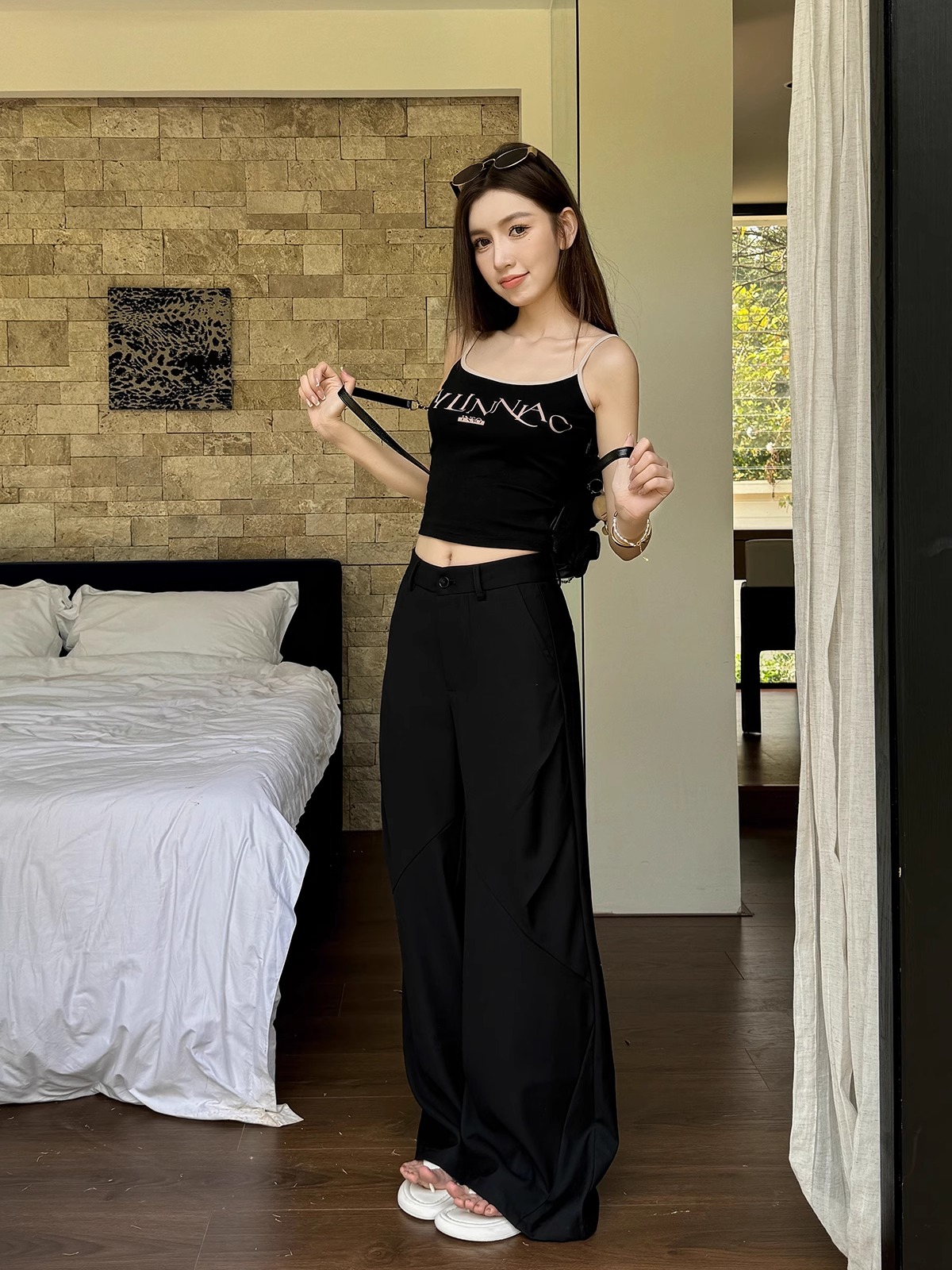 High-Waisted Black Wide-Leg Trousers - Lightweight Versatile Casual Pants for Spring & Summer Fashion High-Waisted Black Wide-Leg Trousers - Lightweight Versatile Casual Pants for Spring & Summer Fashion