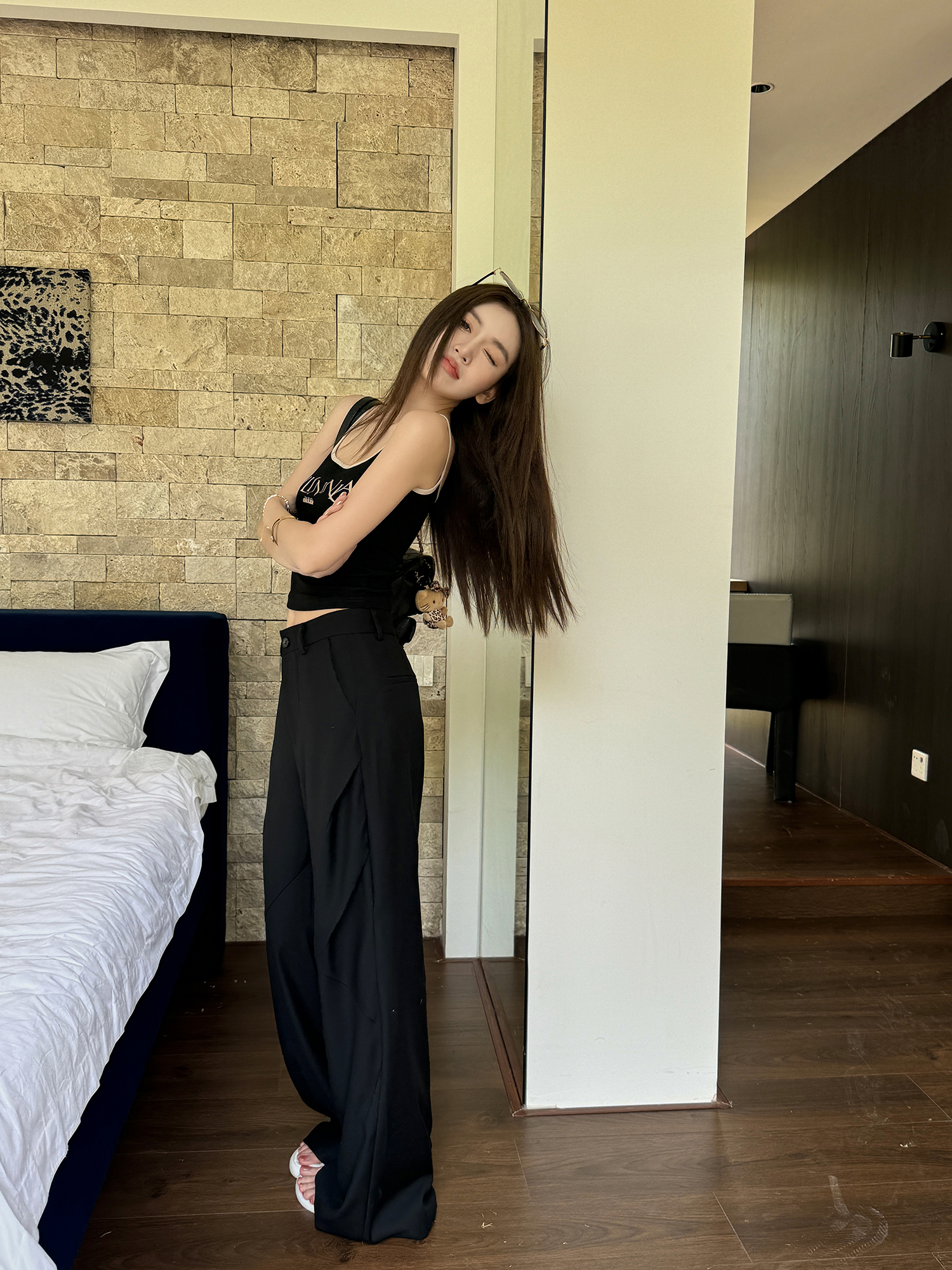 High-Waisted Black Wide-Leg Trousers - Lightweight Versatile Casual Pants for Spring & Summer Fashion High-Waisted Black Wide-Leg Trousers - Lightweight Versatile Casual Pants for Spring & Summer Fashion