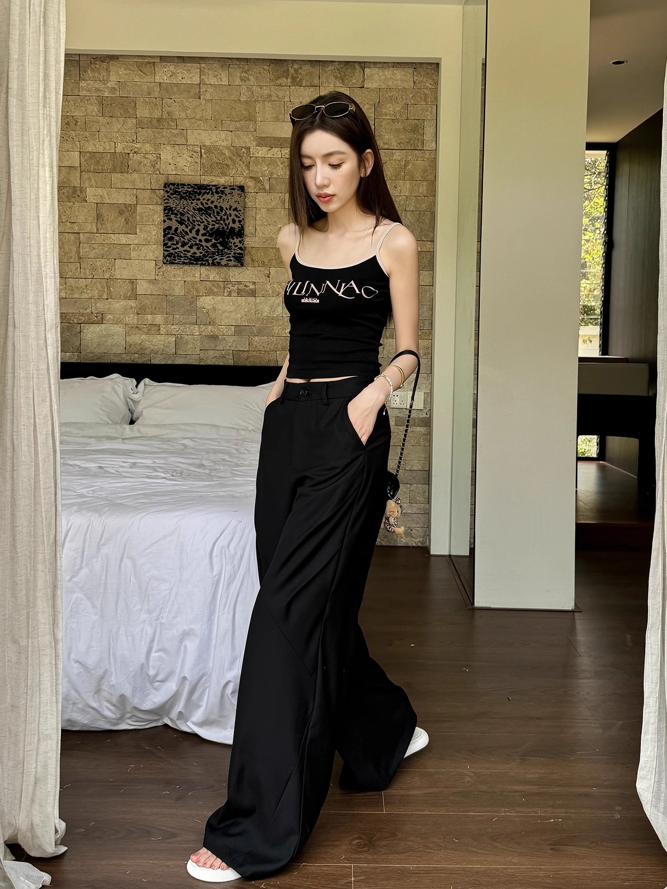 High-Waisted Black Wide-Leg Trousers - Lightweight Versatile Casual Pants for Spring & Summer Fashion High-Waisted Black Wide-Leg Trousers - Lightweight Versatile Casual Pants for Spring & Summer Fashion