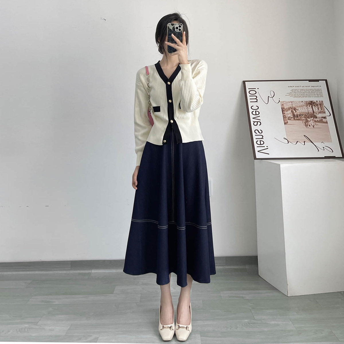 High-Waisted Color-Blocked A-Line Denim Skirt with Zipper - Flattering Flared Design for Spring and Summer 2025 High-Waisted Color-Blocked A-Line Denim Skirt with Zipper - Flattering Flared Design for Spring and Summer 2025