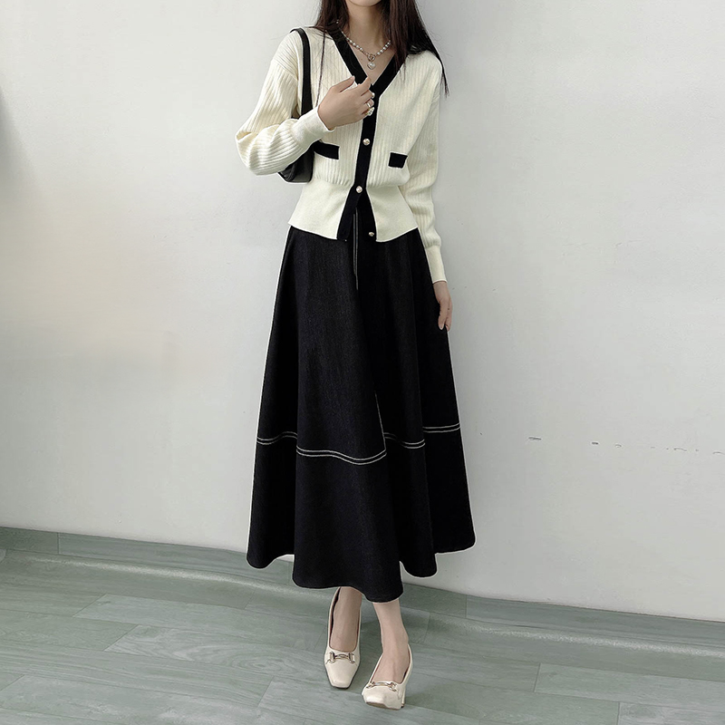 High-Waisted Color-Blocked A-Line Denim Skirt with Zipper - Flattering Flared Design for Spring and Summer 2025 High-Waisted Color-Blocked A-Line Denim Skirt with Zipper - Flattering Flared Design for Spring and Summer 2025