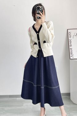 High-Waisted Color-Blocked A-Line Denim Skirt with Zipper - Flattering Flared Design for Spring and Summer 2025