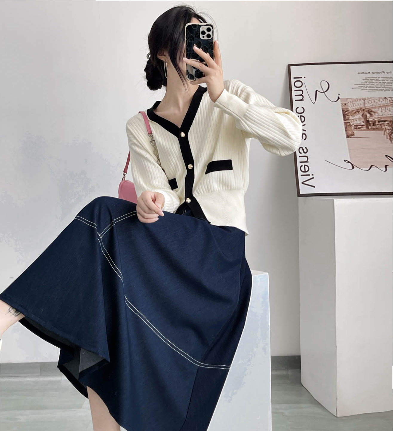 High-Waisted Color-Blocked A-Line Denim Skirt with Zipper - Flattering Flared Design for Spring and Summer 2025 High-Waisted Color-Blocked A-Line Denim Skirt with Zipper - Flattering Flared Design for Spring and Summer 2025