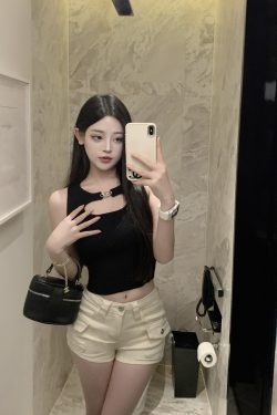 High-Waisted Denim Shorts for Women in Milk White - Slimming Hot Girl Style, Pure Desire, Trendy Summer Fashion