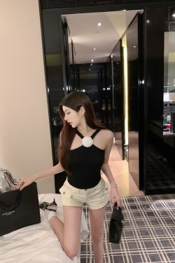 High-Waisted Denim Shorts for Women in Milk White - Slimming Hot Girl Style, Pure Desire, Trendy Summer Fashion