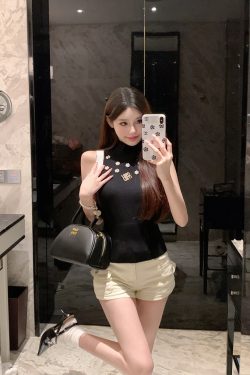 High-Waisted Denim Shorts for Women in Milk White - Slimming Hot Girl Style, Pure Desire, Trendy Summer Fashion