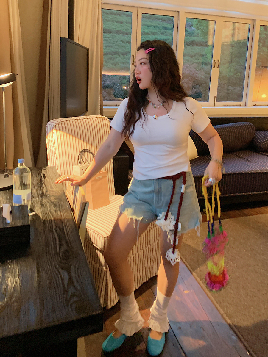 High-Waisted Distressed Denim Shorts for Women - Plus Size Trendy Summer 2025 Fashion High-Waisted Distressed Denim Shorts for Women - Plus Size Trendy Summer 2025 Fashion