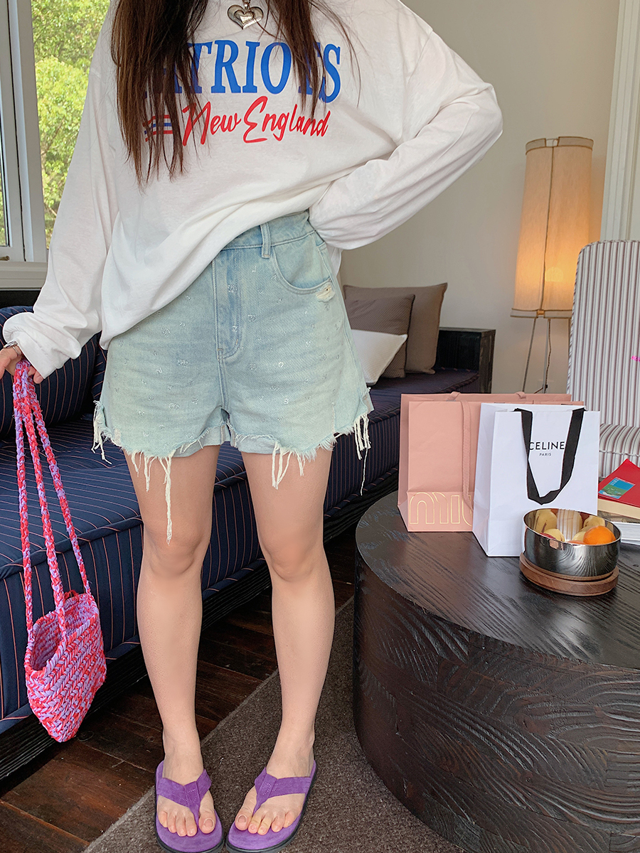 High-Waisted Distressed Denim Shorts for Women - Plus Size Trendy Summer 2025 Fashion High-Waisted Distressed Denim Shorts for Women - Plus Size Trendy Summer 2025 Fashion