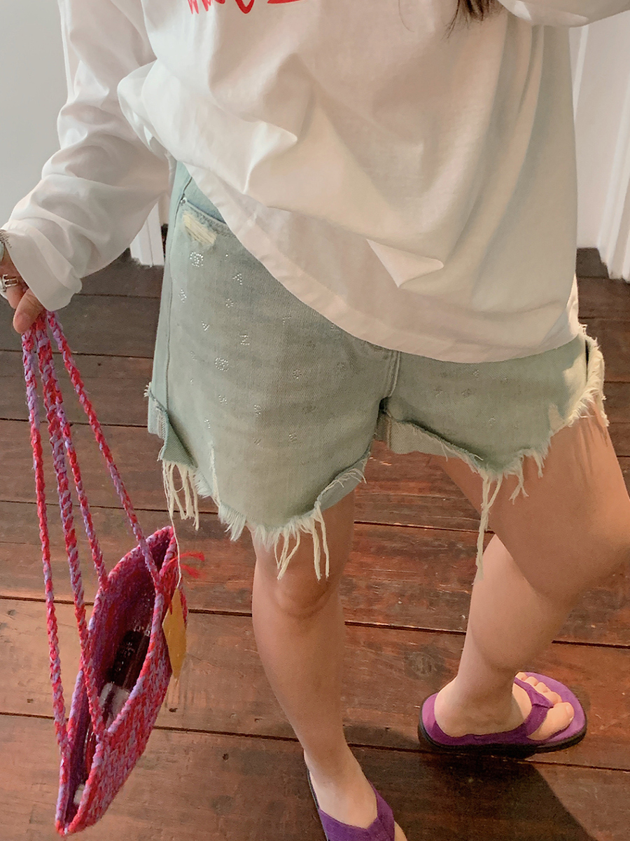 High-Waisted Distressed Denim Shorts for Women - Plus Size Trendy Summer 2025 Fashion High-Waisted Distressed Denim Shorts for Women - Plus Size Trendy Summer 2025 Fashion