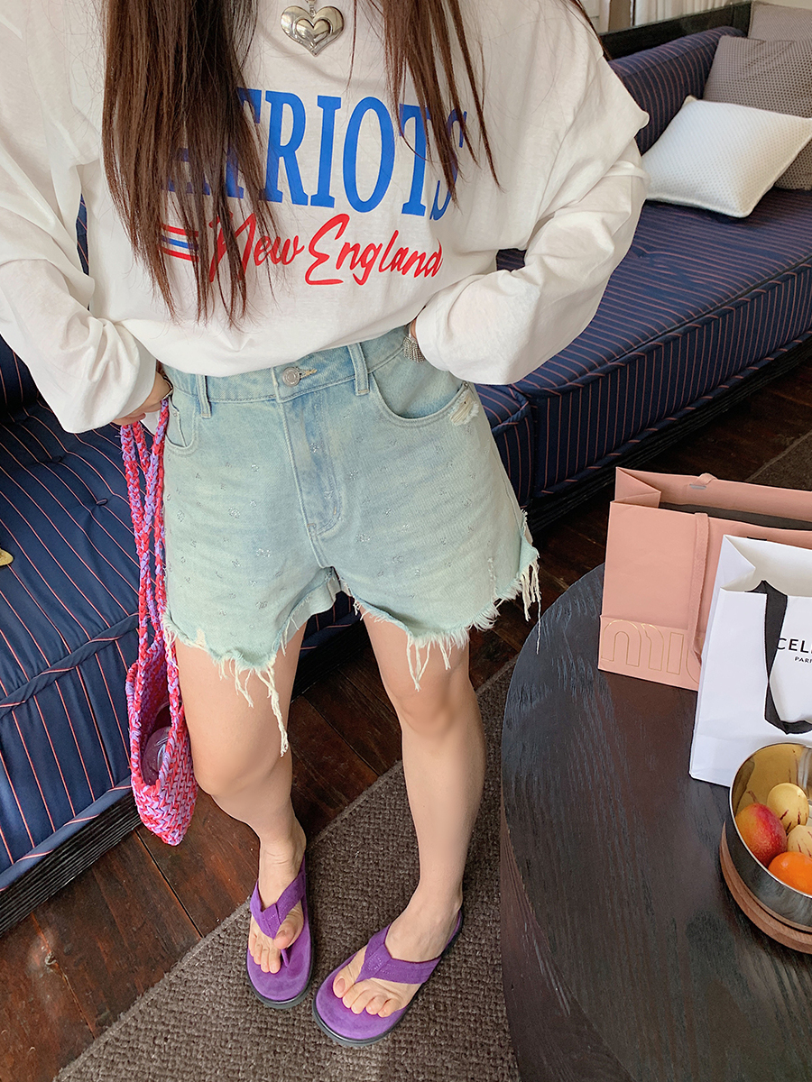 High-Waisted Distressed Denim Shorts for Women - Plus Size Trendy Summer 2025 Fashion High-Waisted Distressed Denim Shorts for Women - Plus Size Trendy Summer 2025 Fashion