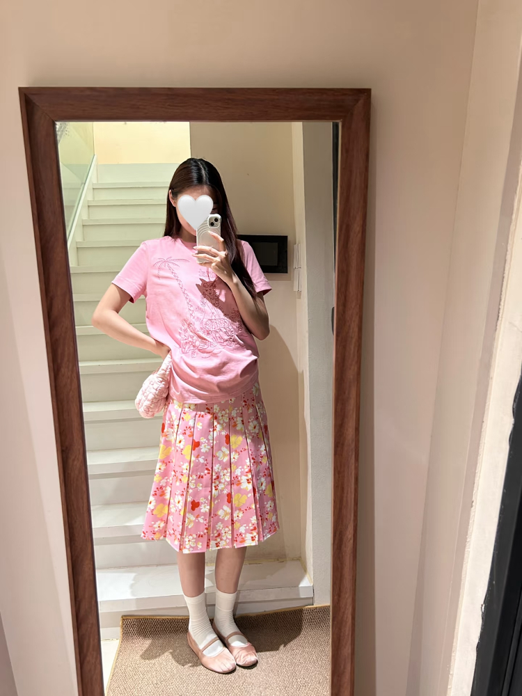 High-Waisted Pink Floral Midi Skirt for Women - Retro A-Line Pleated Style, Versatile and Flattering for 90s and Y2K Fashion High-Waisted Pink Floral Midi Skirt for Women - Retro A-Line Pleated Style, Versatile and Flattering for 90s and Y2K Fashion