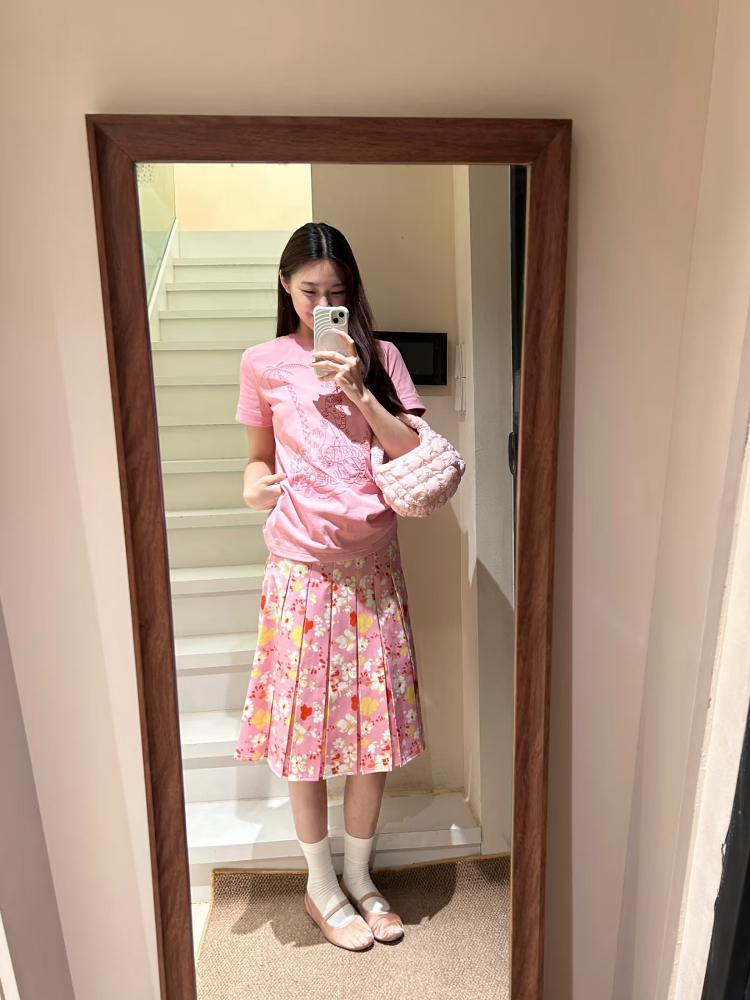 High-Waisted Pink Floral Midi Skirt for Women - Retro A-Line Pleated Style, Versatile and Flattering for 90s and Y2K Fashion High-Waisted Pink Floral Midi Skirt for Women - Retro A-Line Pleated Style, Versatile and Flattering for 90s and Y2K Fashion