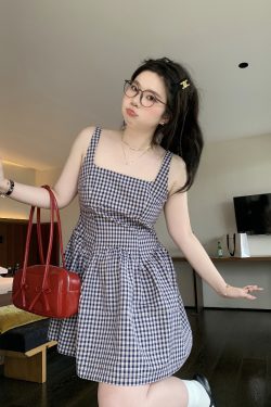 High-Waisted Plaid Dress with Backless Bow, French Vintage Romantic Style, Carefree Fit, Perfect for 90s and Y2K Fashion Lovers