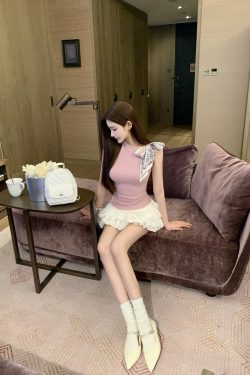 High-Waisted Pleated Short Skirt for Women - Slimming White Cake Skirt, Y2K Internet Celebrity Style