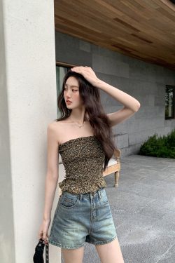 High-Waisted Retro Denim Shorts for Women - Casual Loose Slim Fit Summer Style - Petite Straight Cut Fashion 90s Trend