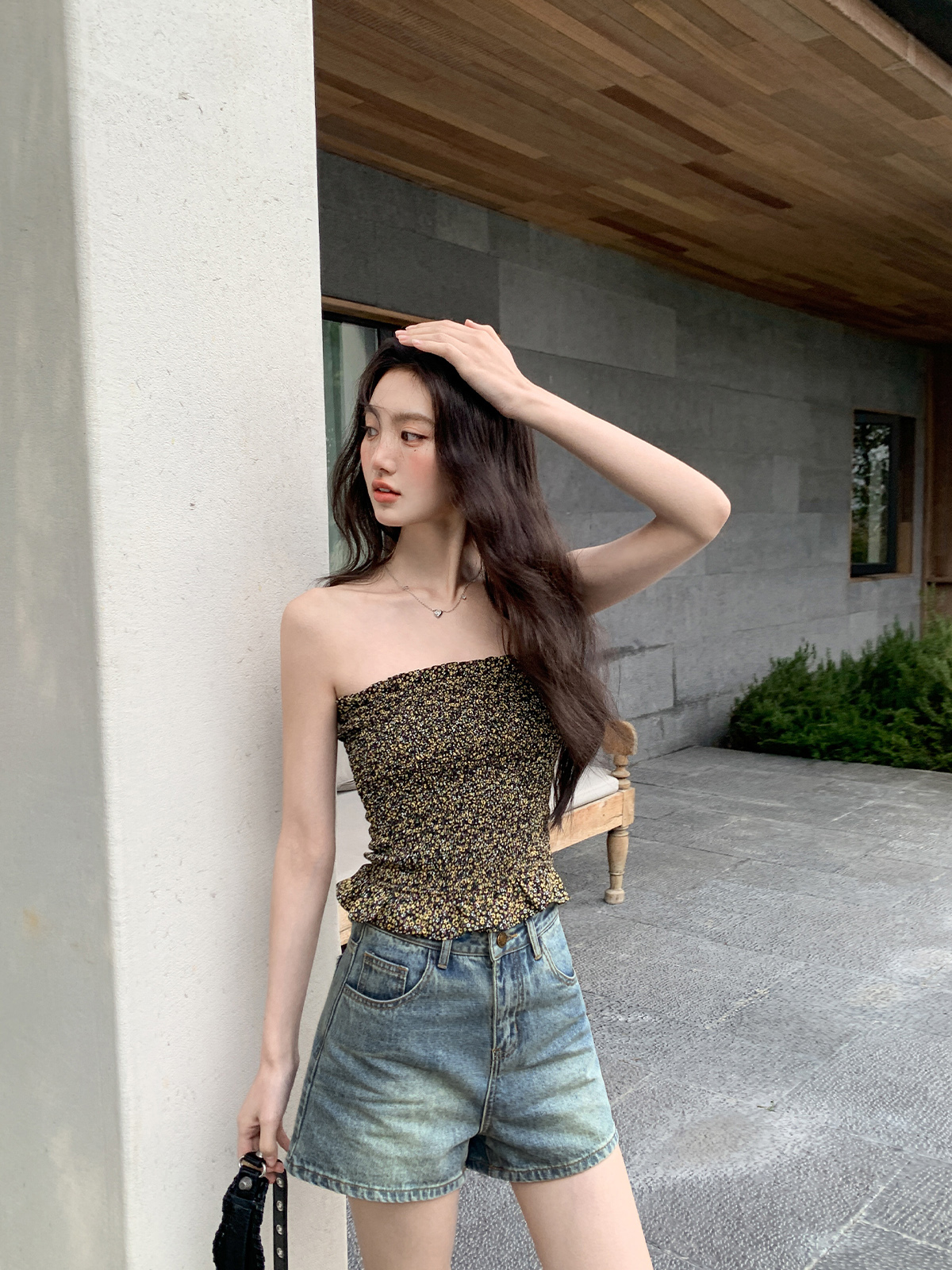 High-Waisted Retro Denim Shorts for Women - Casual Loose Slim Fit Summer Style - Petite Straight Cut Fashion 90s Trend High-Waisted Retro Denim Shorts for Women - Casual Loose Slim Fit Summer Style - Petite Straight Cut Fashion 90s Trend