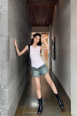 High-Waisted Retro Denim Shorts for Women - Casual Loose Slim Fit Summer Style - Petite Straight Cut Fashion 90s Trend