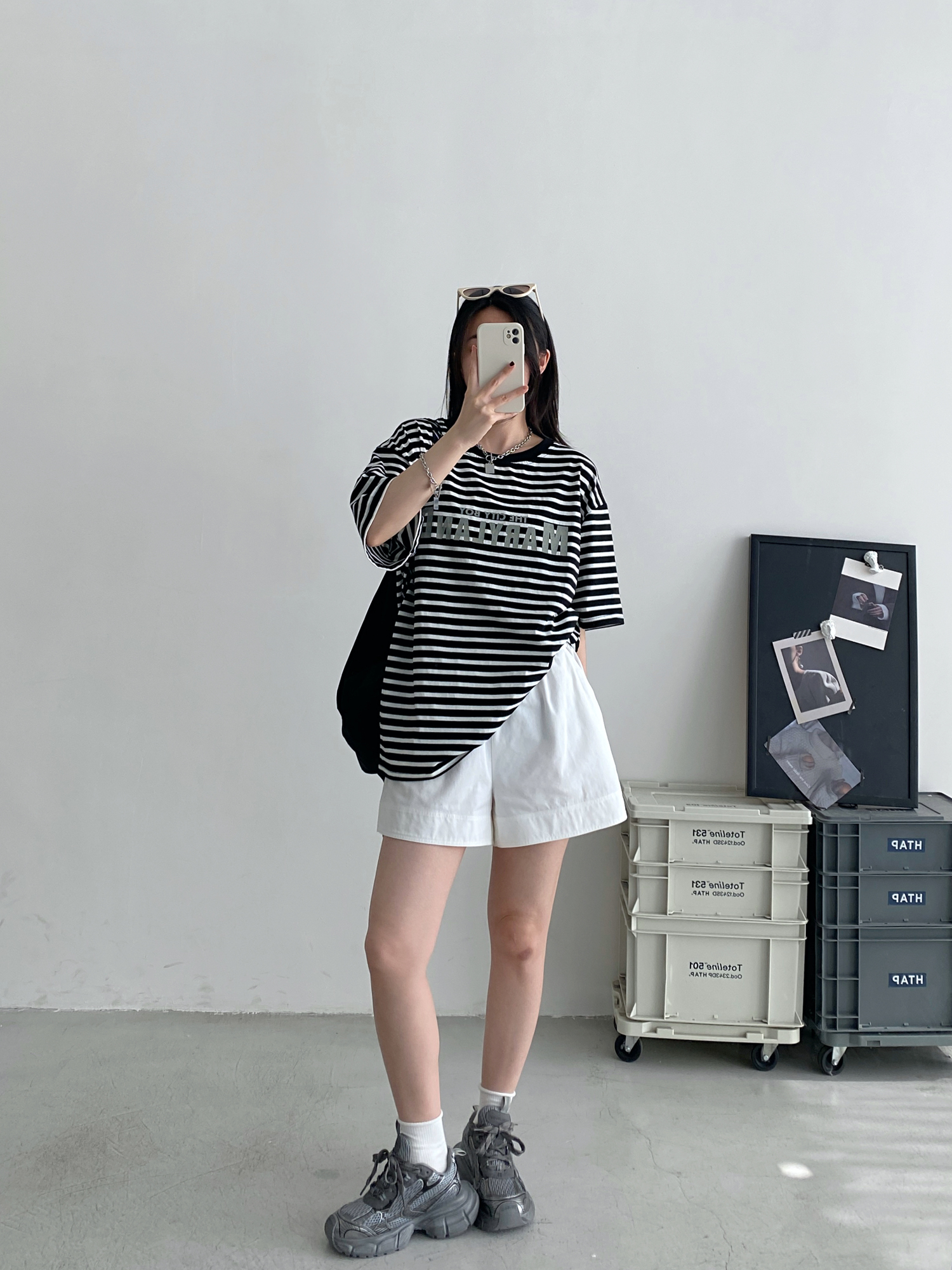 High-Waisted White Casual Shorts for Women - Minimalist Loose Elastic Waist, Slimming Sun Grapefruit Style, Versatile Summer Fashion High-Waisted White Casual Shorts for Women - Minimalist Loose Elastic Waist, Slimming Sun Grapefruit Style, Versatile Summer Fashion