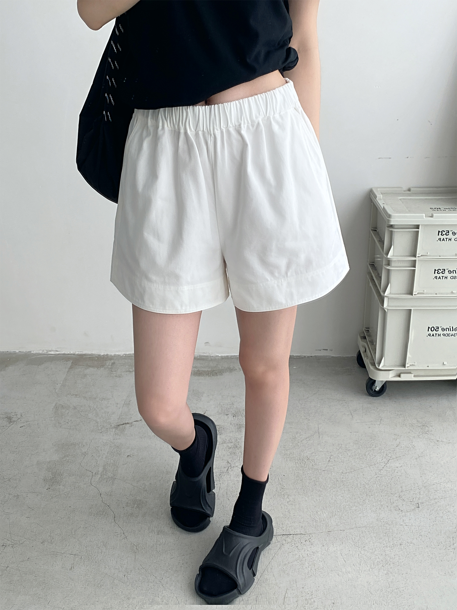 High-Waisted White Casual Shorts for Women - Minimalist Loose Elastic Waist, Slimming Sun Grapefruit Style, Versatile Summer Fashion High-Waisted White Casual Shorts for Women - Minimalist Loose Elastic Waist, Slimming Sun Grapefruit Style, Versatile Summer Fashion