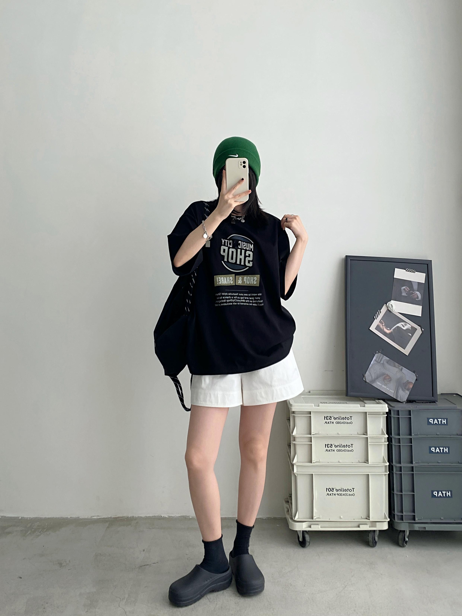 High-Waisted White Casual Shorts for Women - Minimalist Loose Elastic Waist, Slimming Sun Grapefruit Style, Versatile Summer Fashion High-Waisted White Casual Shorts for Women - Minimalist Loose Elastic Waist, Slimming Sun Grapefruit Style, Versatile Summer Fashion