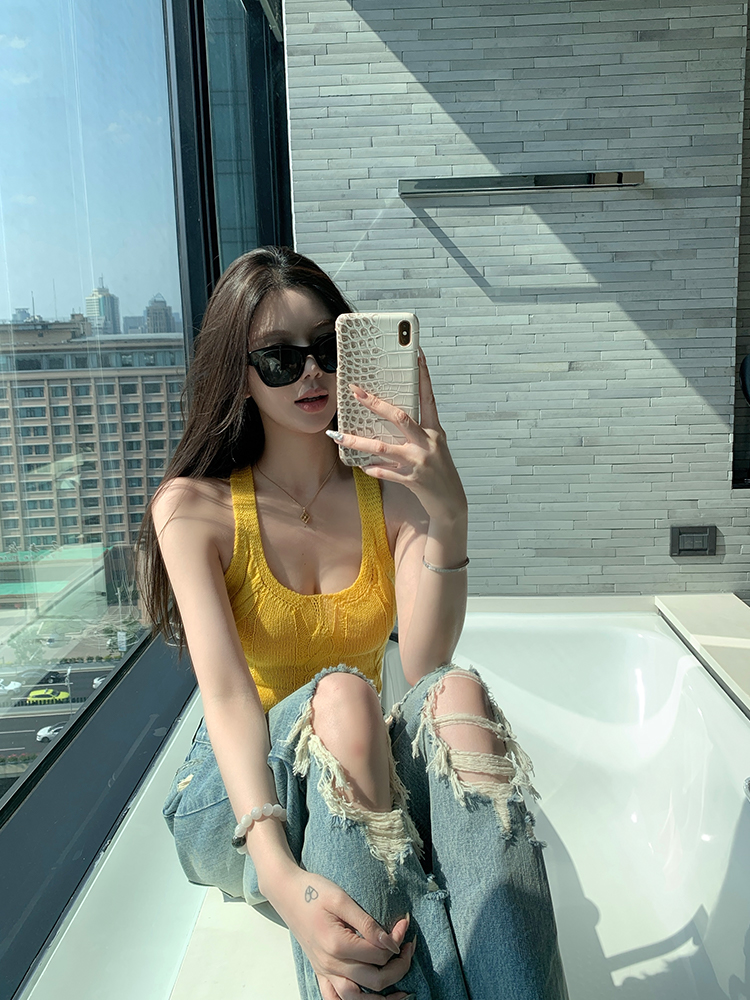 Ice Green Sleeveless Knitted Crop Top for Women - Summer Bubble Design, Short & Sexy Fashion Essential Ice Green Sleeveless Knitted Crop Top for Women - Summer Bubble Design, Short & Sexy Fashion Essential