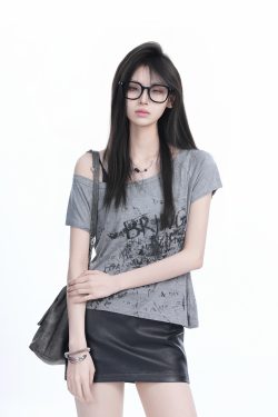Irregular Off-Shoulder Short Sleeve T-Shirt for Women - Summer Sexy Slim Fit Top with Trendy 'Sit and Eat' Print