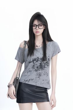 Irregular Off-Shoulder Short Sleeve T-Shirt for Women - Summer Sexy Slim Fit Top with Trendy 'Sit and Eat' Print