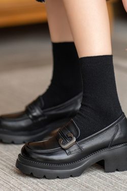 Italian-Style Soft-Soled Shoes with Metal Details – Comfortable Leather Footwear for All-Day Wear