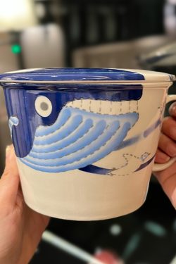 Japanese Hand-Painted Ceramic Noodle Bowl with Cute Cartoon Rabbit Handle and Lid - Perfect for Student Dorms and Home Decor