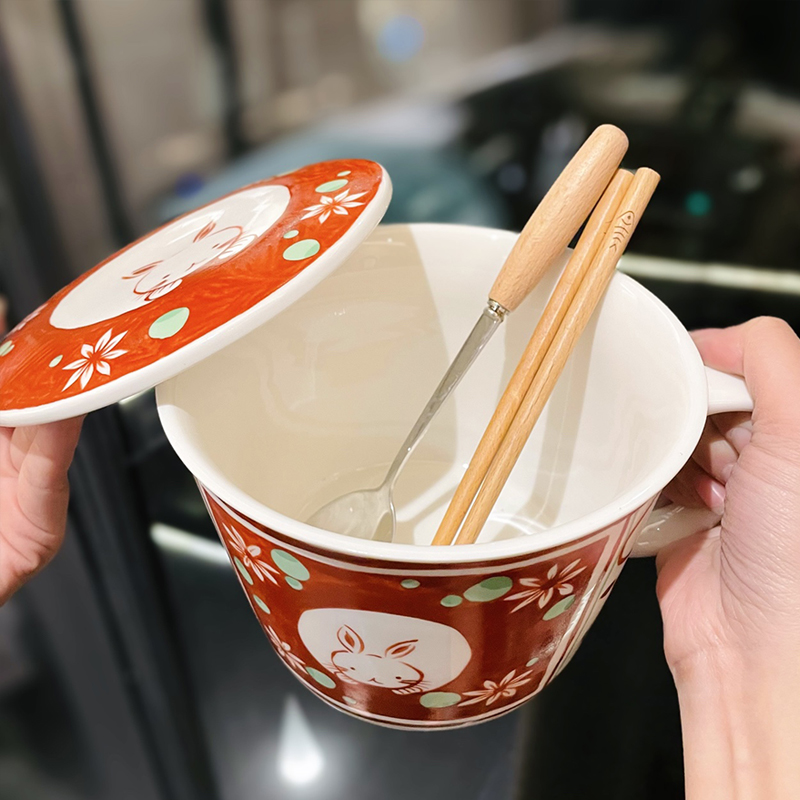 Japanese Hand-Painted Ceramic Noodle Bowl with Cute Cartoon Rabbit Handle and Lid - Perfect for Student Dorms and Home Decor Japanese Hand-Painted Ceramic Noodle Bowl with Cute Cartoon Rabbit Handle and Lid - Perfect for Student Dorms and Home Decor