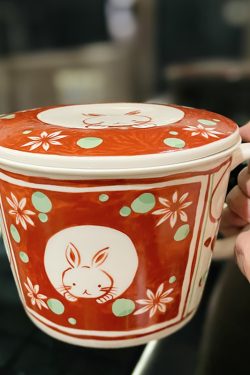 Japanese Hand-Painted Ceramic Noodle Bowl with Cute Cartoon Rabbit Handle and Lid - Perfect for Student Dorms and Home Decor