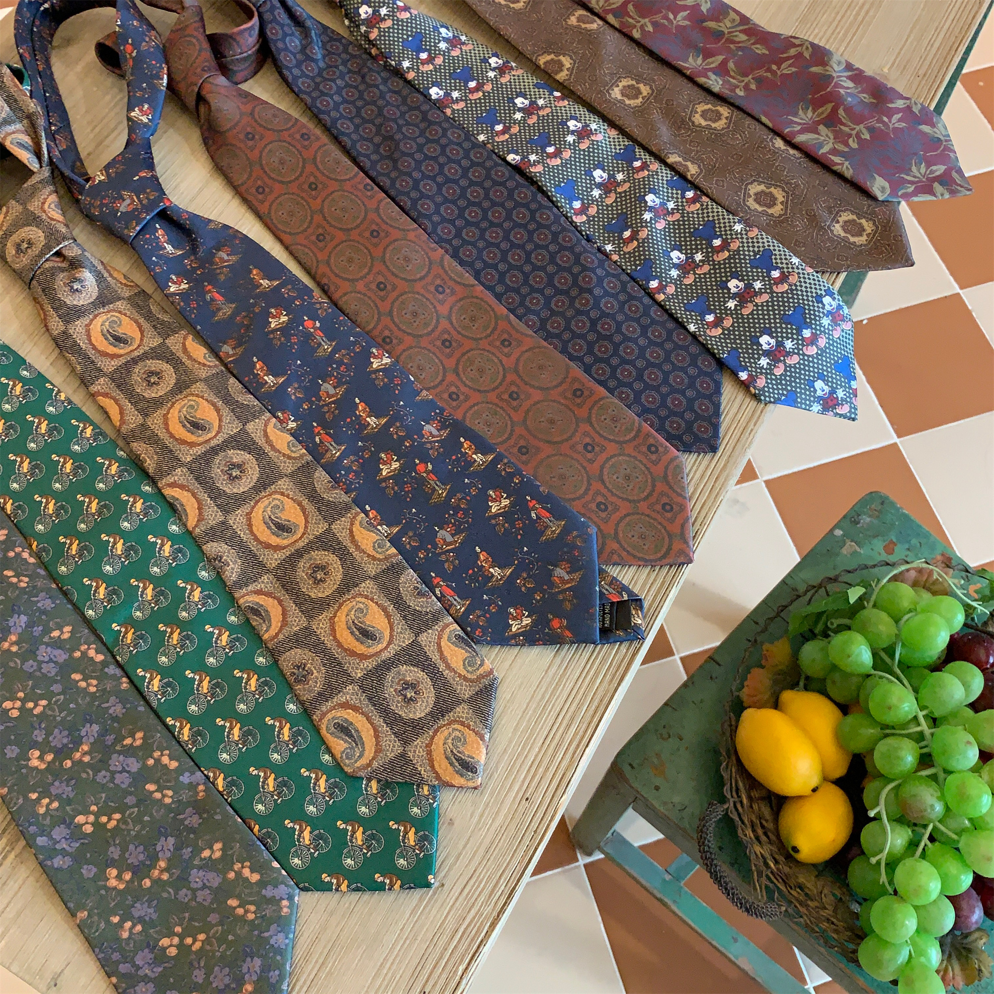 Japanese Retro Wide Bow Tie with Trendy Cartoon Print - Handmade Vintage Casual Korean Style Accessory Japanese Retro Wide Bow Tie with Trendy Cartoon Print - Handmade Vintage Casual Korean Style Accessory