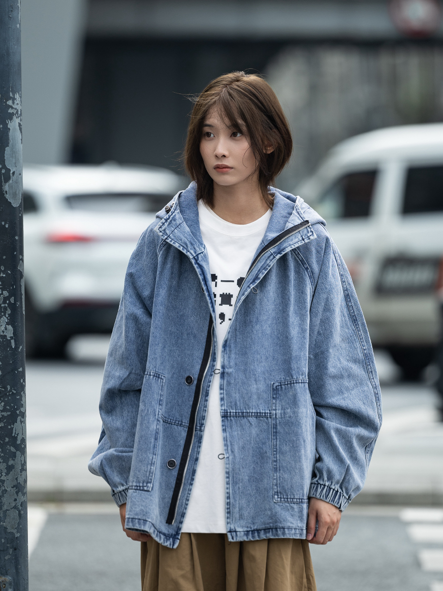 Japanese Retro Workwear Hoodie Jacket for Men - Loose Fit Denim Outerwear for Early Autumn Japanese Retro Workwear Hoodie Jacket for Men - Loose Fit Denim Outerwear for Early Autumn