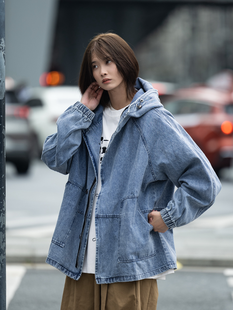 Japanese Retro Workwear Hoodie Jacket for Men - Loose Fit Denim Outerwear for Early Autumn Japanese Retro Workwear Hoodie Jacket for Men - Loose Fit Denim Outerwear for Early Autumn