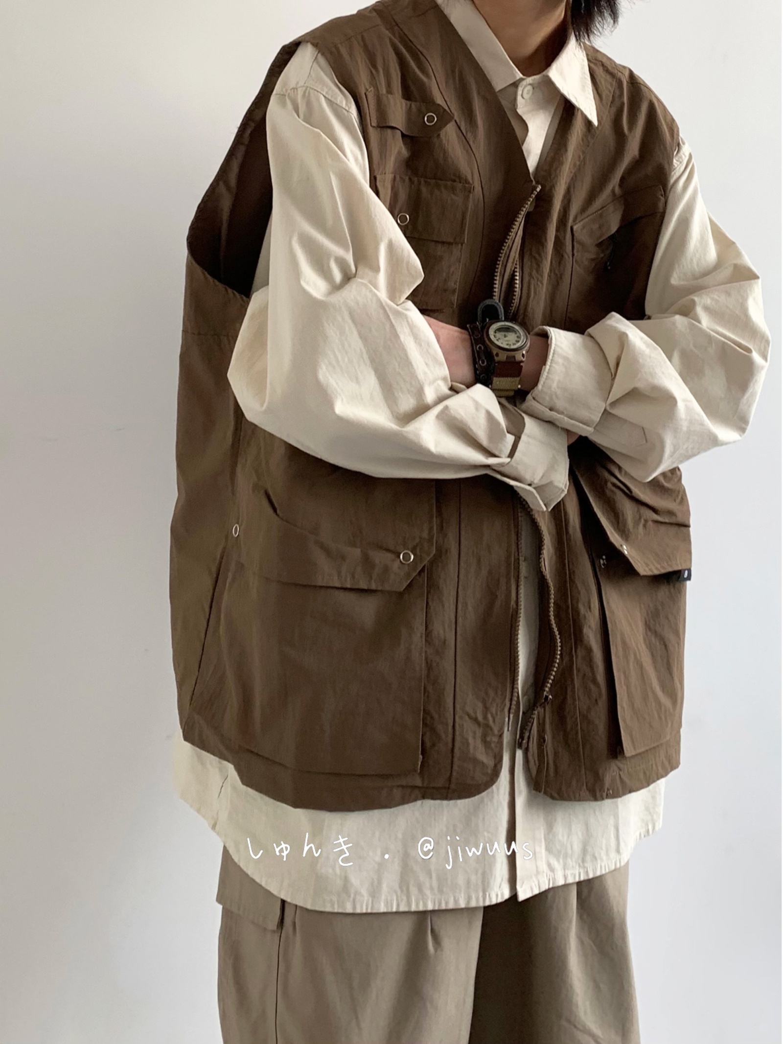 Japanese-Style Retro Multi-Pocket Vest for Men and Women - Casual Loose Sleeveless Layering Outerwear for Spring and Autumn Japanese-Style Retro Multi-Pocket Vest for Men and Women - Casual Loose Sleeveless Layering Outerwear for Spring and Autumn