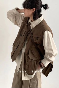 Japanese-Style Retro Multi-Pocket Vest for Men and Women - Casual Loose Sleeveless Layering Outerwear for Spring and Autumn