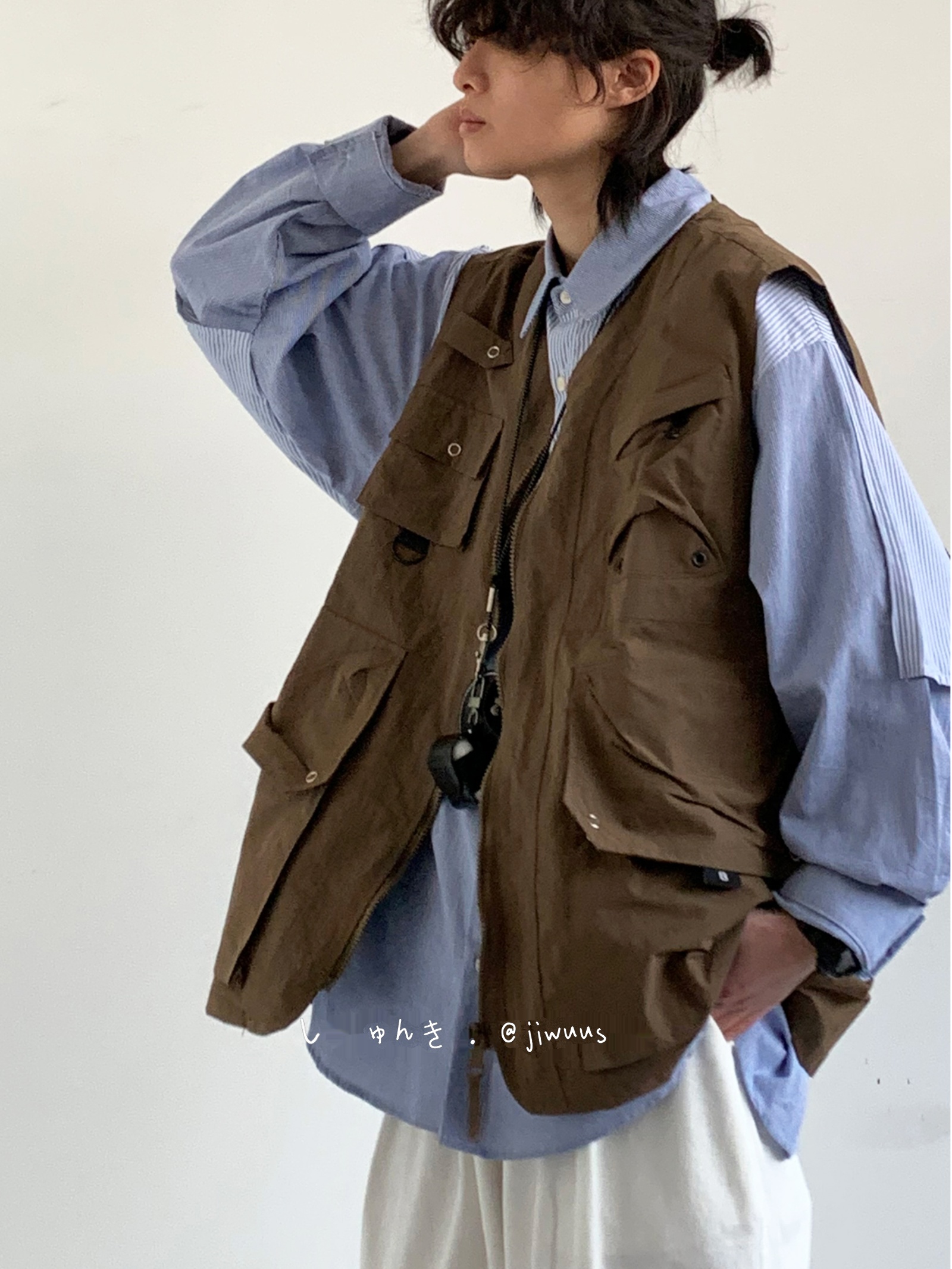 Japanese-Style Retro Multi-Pocket Vest for Men and Women - Casual Loose Sleeveless Layering Outerwear for Spring and Autumn Japanese-Style Retro Multi-Pocket Vest for Men and Women - Casual Loose Sleeveless Layering Outerwear for Spring and Autumn