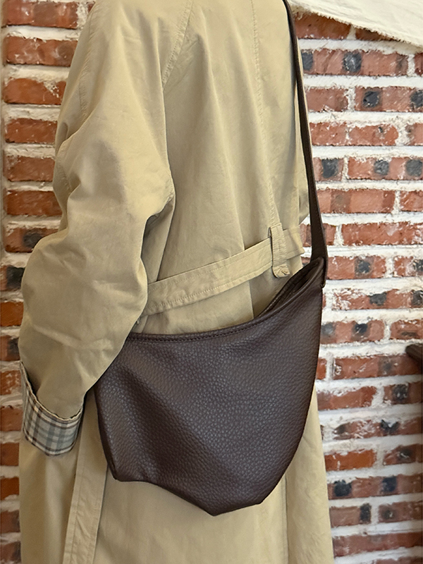 Japanese-Style Retro Soft Leather Horn Bag for Women, Niche Lazy Dumpling Shoulder Crossbody Bag with Large Capacity Japanese-Style Retro Soft Leather Horn Bag for Women, Niche Lazy Dumpling Shoulder Crossbody Bag with Large Capacity