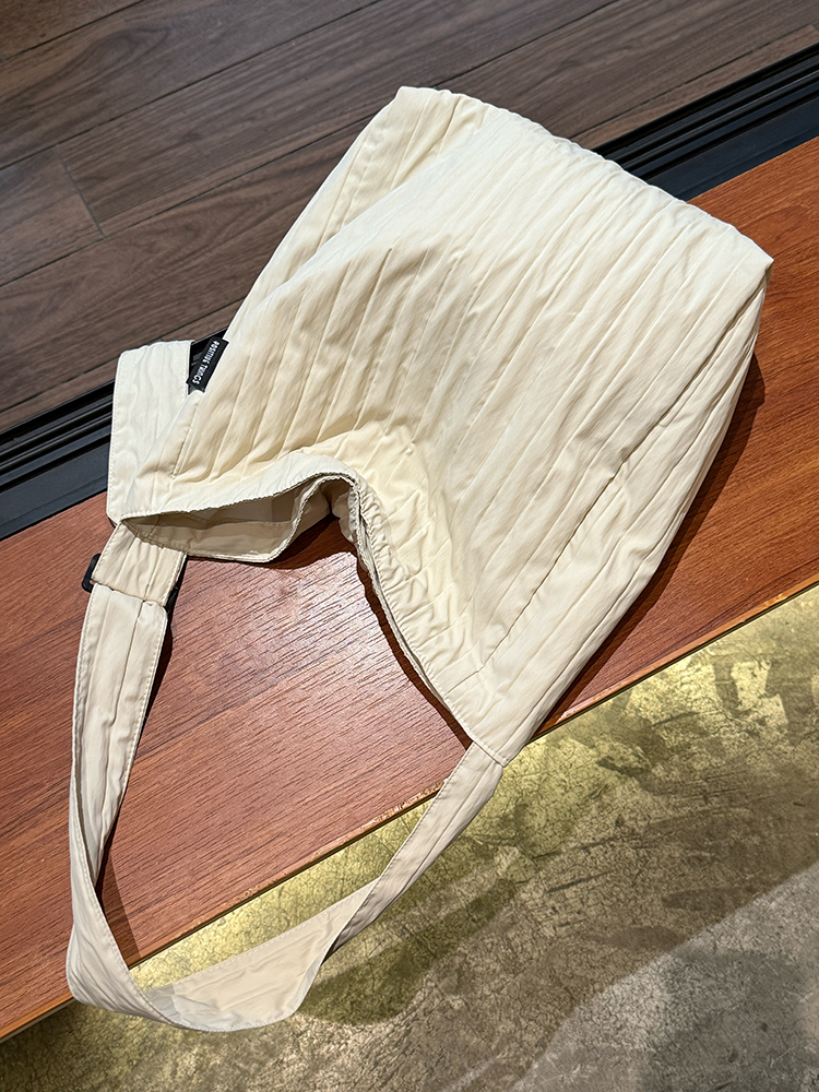 Japanese-Style Single-Shoulder Canvas Tote Bag for Women, Large-Capacity Wrinkled Design, Perfect for Class and Commuting Japanese-Style Single-Shoulder Canvas Tote Bag for Women, Large-Capacity Wrinkled Design, Perfect for Class and Commuting