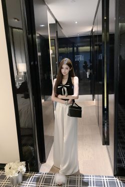 Knitted Neck-Hanging Vest Top with Built-In Chest Pad - Stylish and Comfortable Design for Effortless Layering