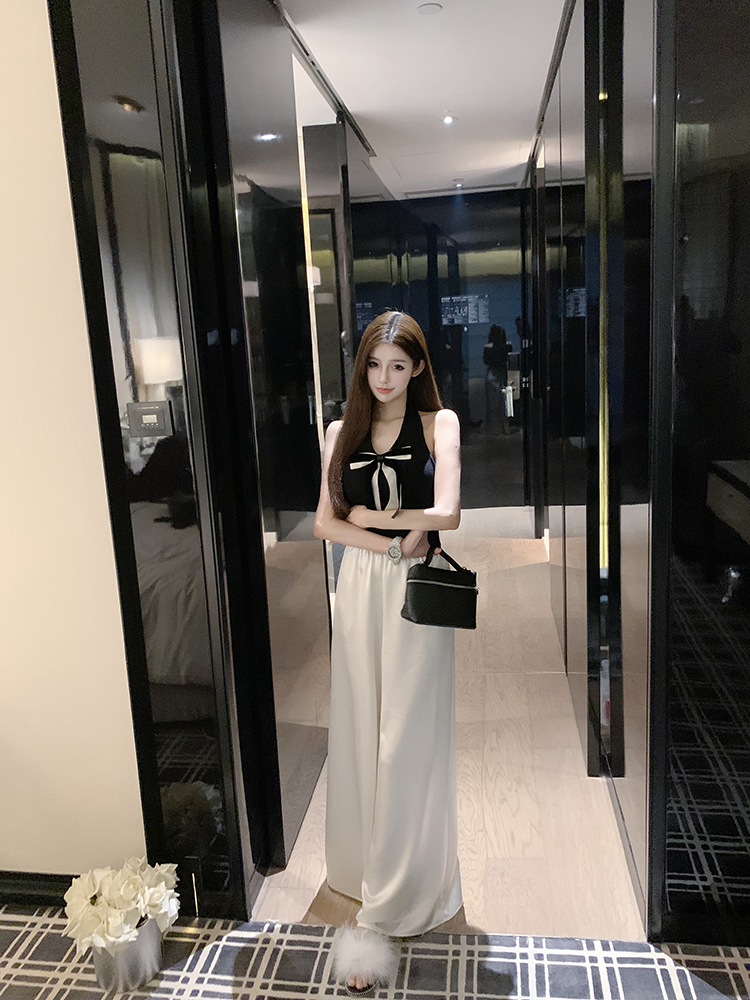 Knitted Neck-Hanging Vest Top with Built-In Chest Pad - Stylish and Comfortable Design for Effortless Layering Knitted Neck-Hanging Vest Top with Built-In Chest Pad - Stylish and Comfortable Design for Effortless Layering